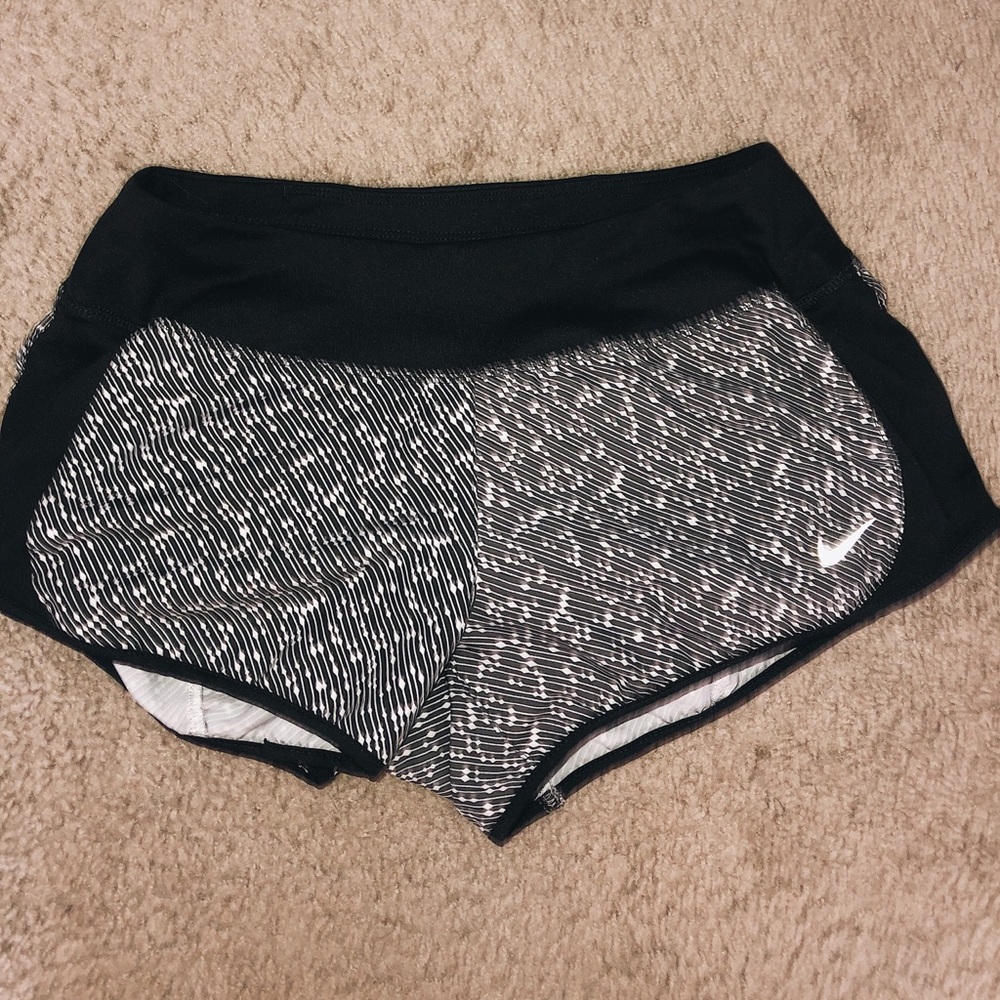 Nike dry fit patterned athletic shorts!!